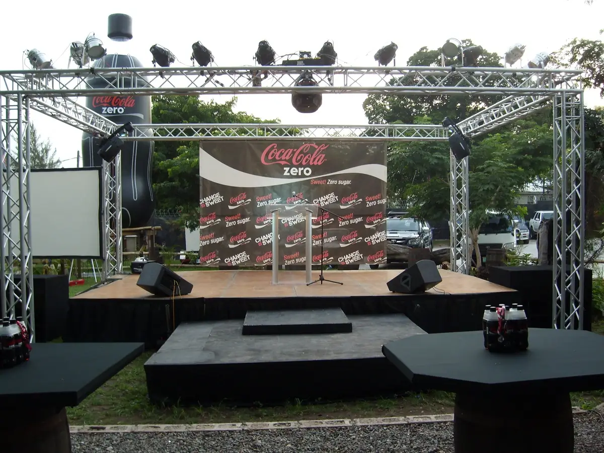 sahne ve ses sistemi coca cola